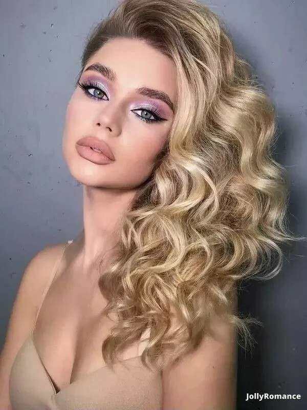 Elena Profile image 3