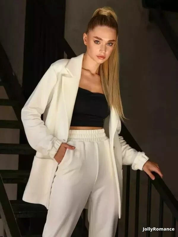 Elena Profile image 2