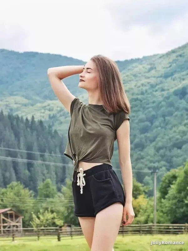 Alena Profile image 2