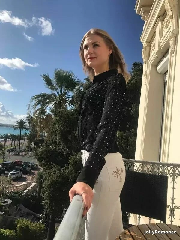Karina Profile image 4