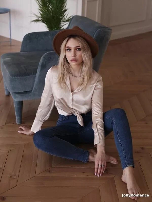 Veronica Profile image 1