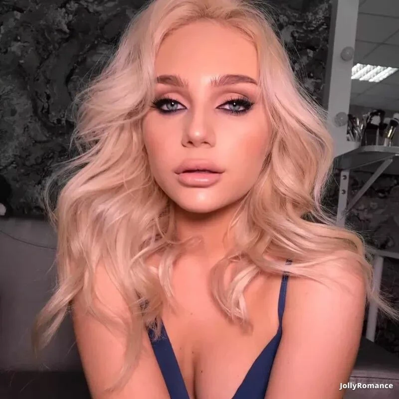 Veronica Profile image 2