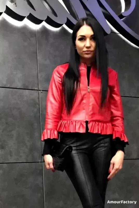 Valeria Profile image 2
